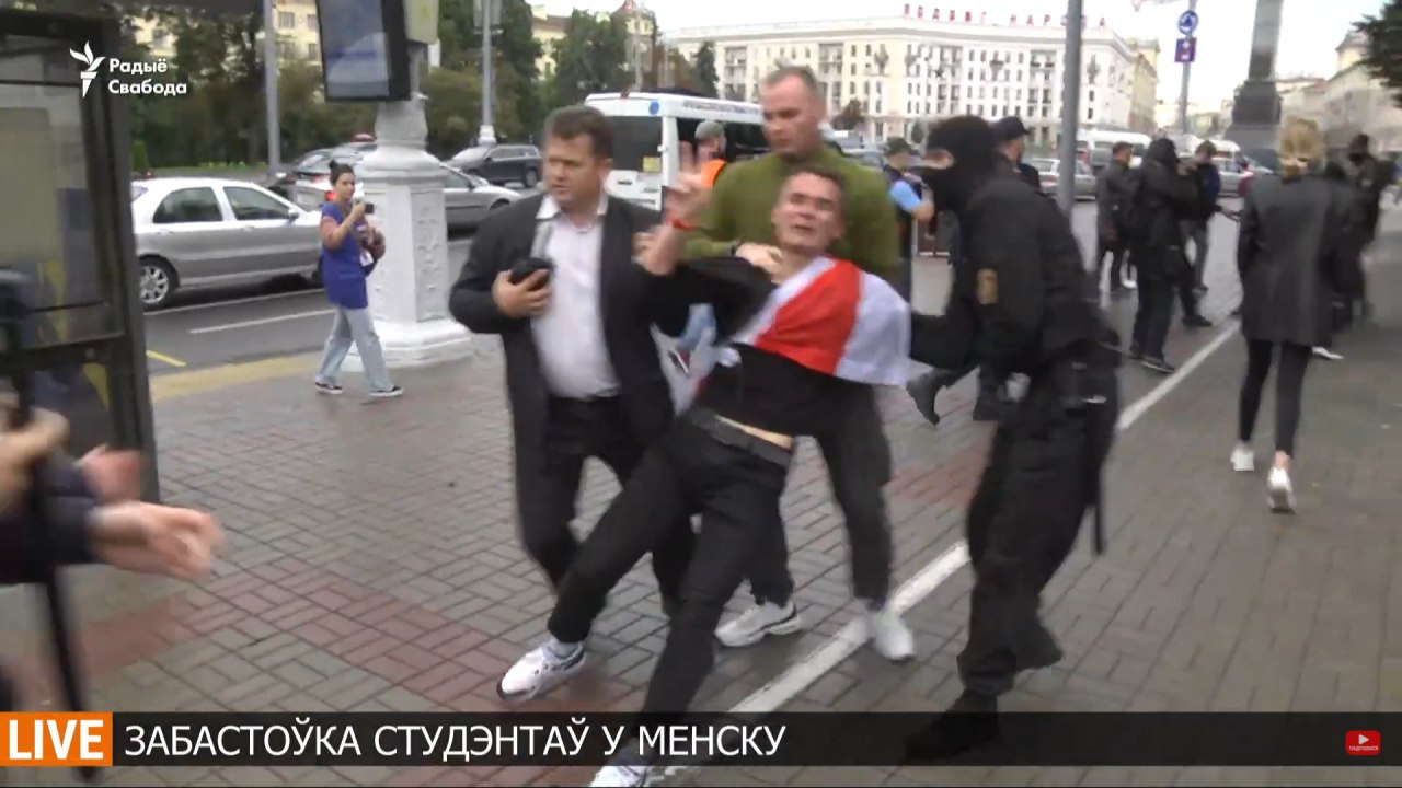 Ситуация в Беларуси: студенты выходят на протест, начались задержания