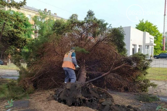 Мариуполь ушел под воду после сильного ливня: фото и видео стихии