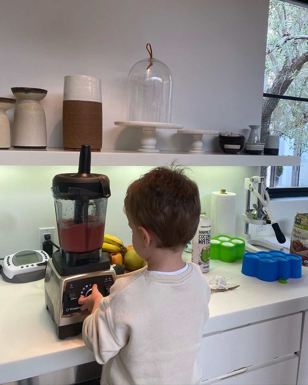 На кого похож? Роузи Хантингтон-Уайтли показала новые фото подросшего сына от Джейсона Стетхэма