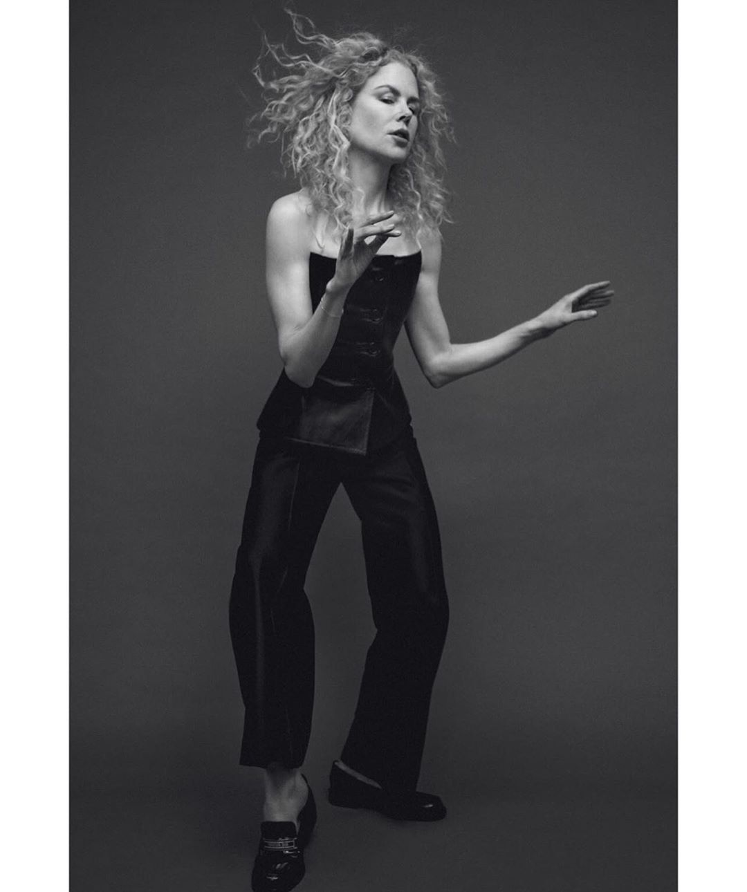 Стильна і струнка: 52-річна Ніколь Кідман блищить у зйомці для відомого глянцю