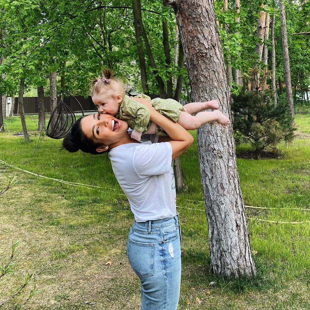 Блонда з хвостиками: Санта Дімопулос зворушила ніжним фото з маленькою донечкою