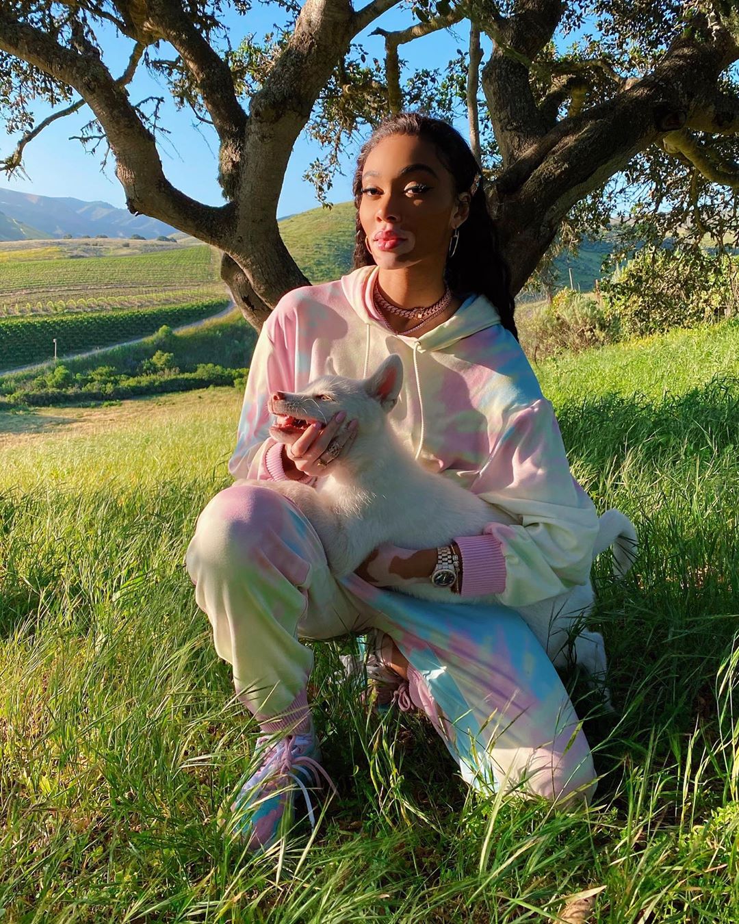 Королева спортшика: Винни Харлоу показала, как носить спортивный костюм этим летом