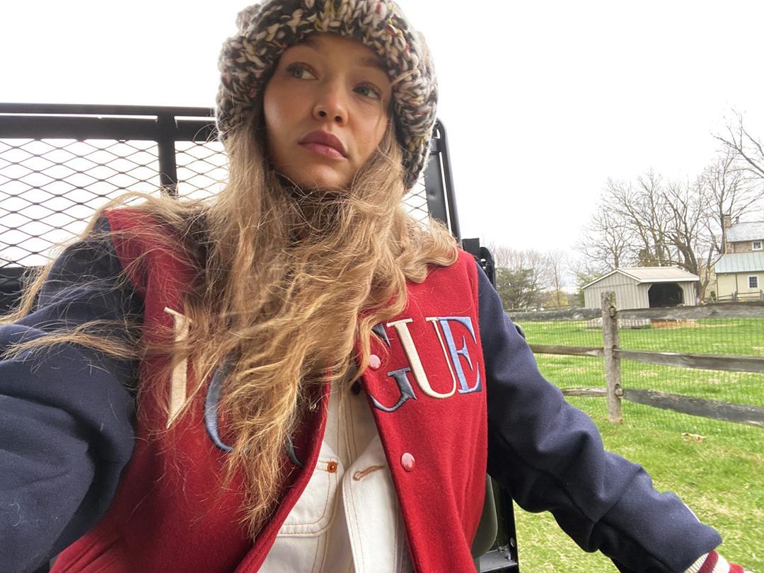 Беременная Джиджи Хадид поделилась новой стильной съемкой для известного глянца