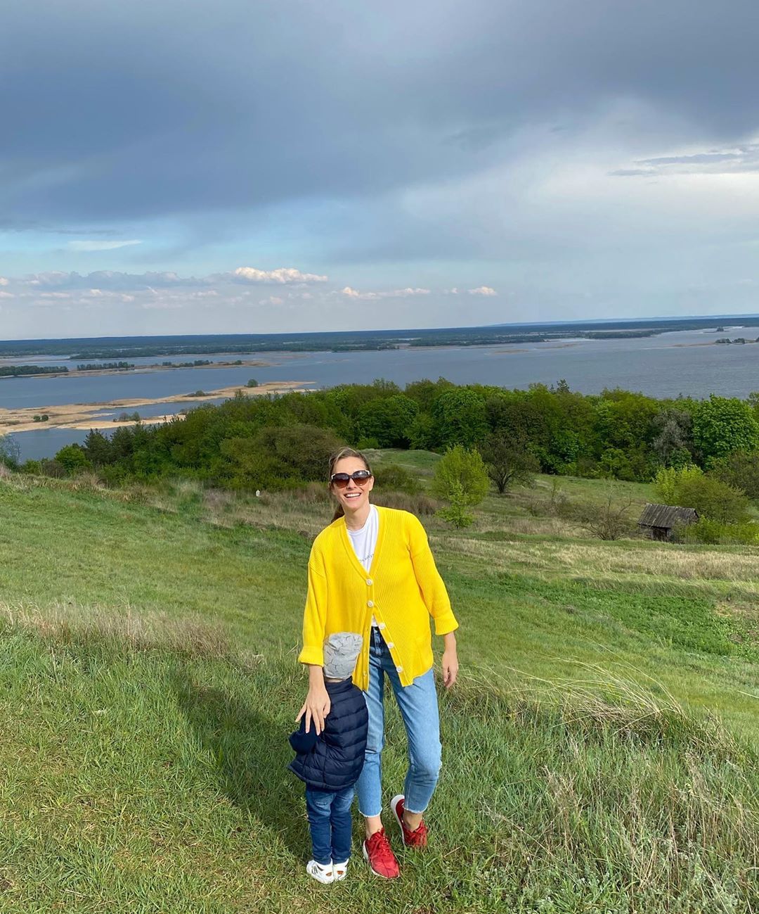 Осадча та Горбунов із сином влаштували вилазку на природу: захоплюючі дух кадри