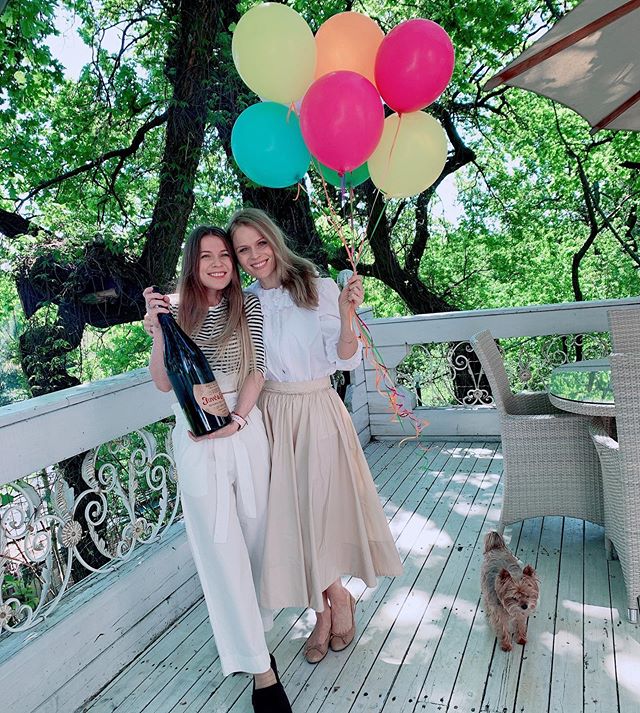 Как все похожи! Ольга Фреймут очаровала семейным фото и показала лицо сына-именинника