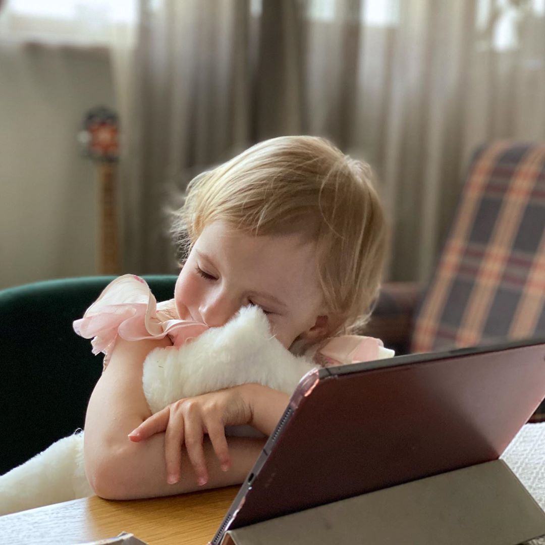 Мамина квіточка: Олена Кравець зворушила ніжним фото молодшої донечки