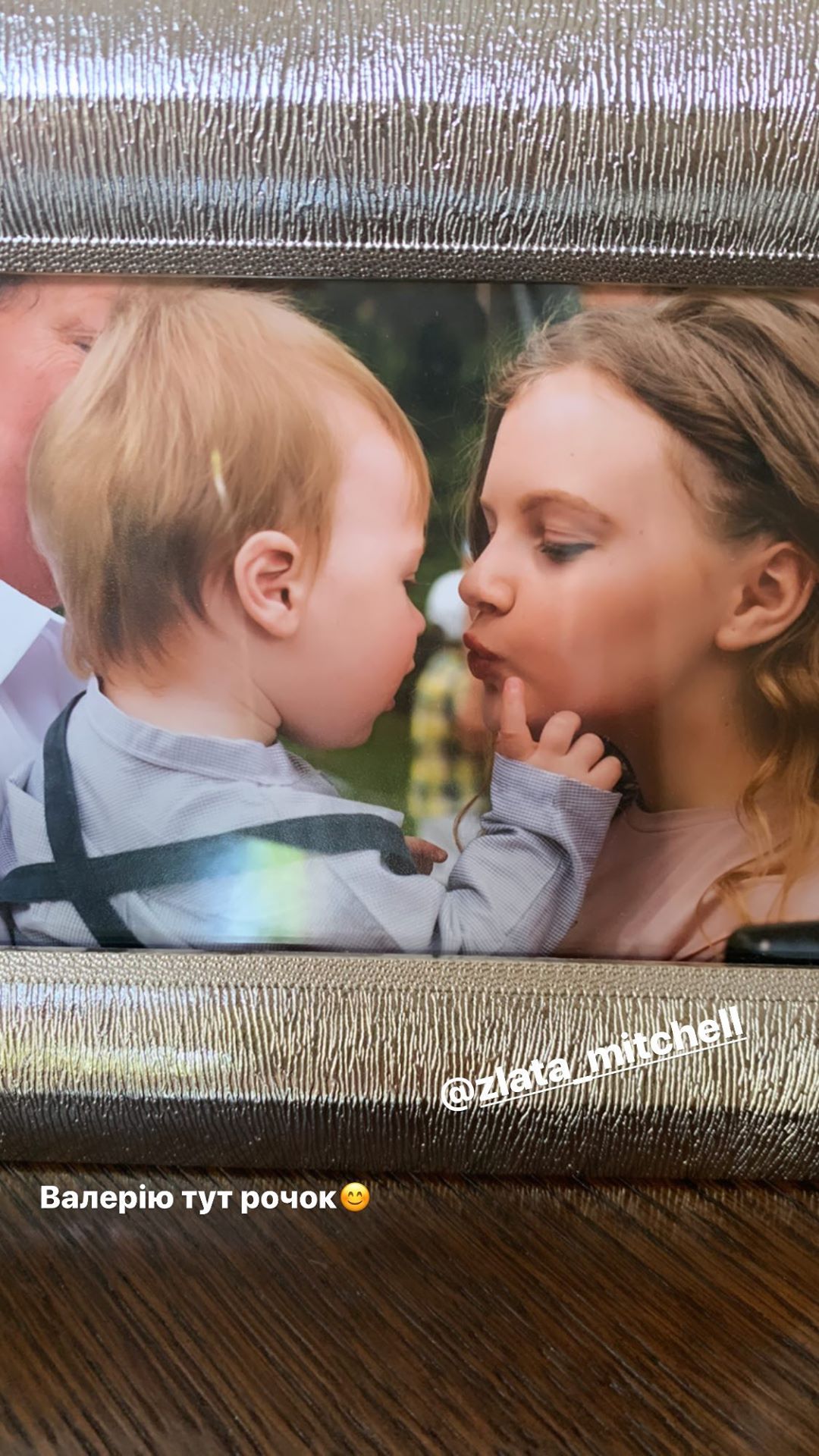 Как все похожи! Ольга Фреймут очаровала семейным фото и показала лицо сына-именинника