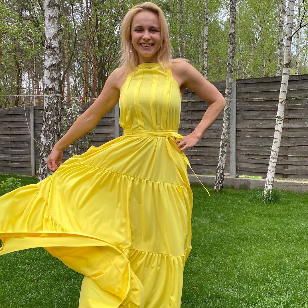 Ярче солнца: лучезарная Лилия Ребрик очаровала ярким луком в воздушном наряде