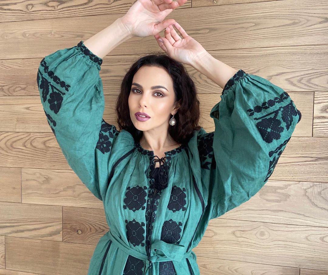 Символ красоты нашего народа: Настя Каменских похвасталась роскошной вышиванкой