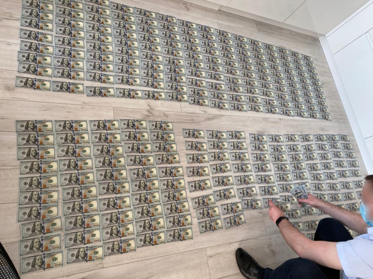 Шантажували іноземні компанії: в Україні викрили кіберсхему на півмільярда доларів