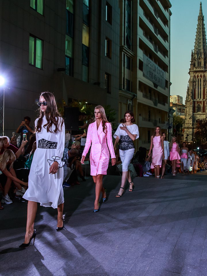 Тоня Матвиенко, Светлана Вольнова, Наталка Карпа и другие на показе ANASTASIIA IVANOVA