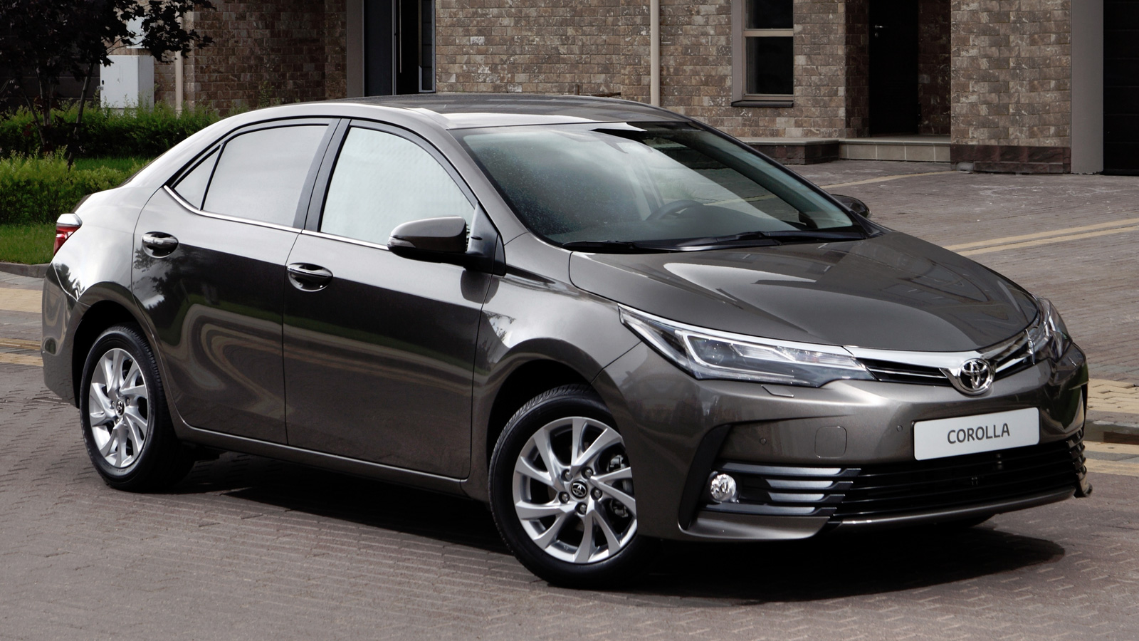 Квадроцикл и мамин "Запорожец": на чем ездят члены нового Кабмина