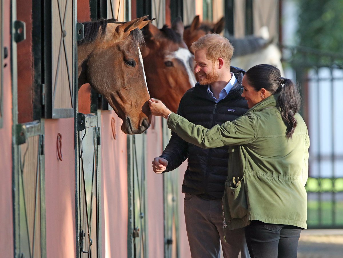 Королівський приклад: топ-4 варіанти зачісок Меган Маркл, які легко повторити
