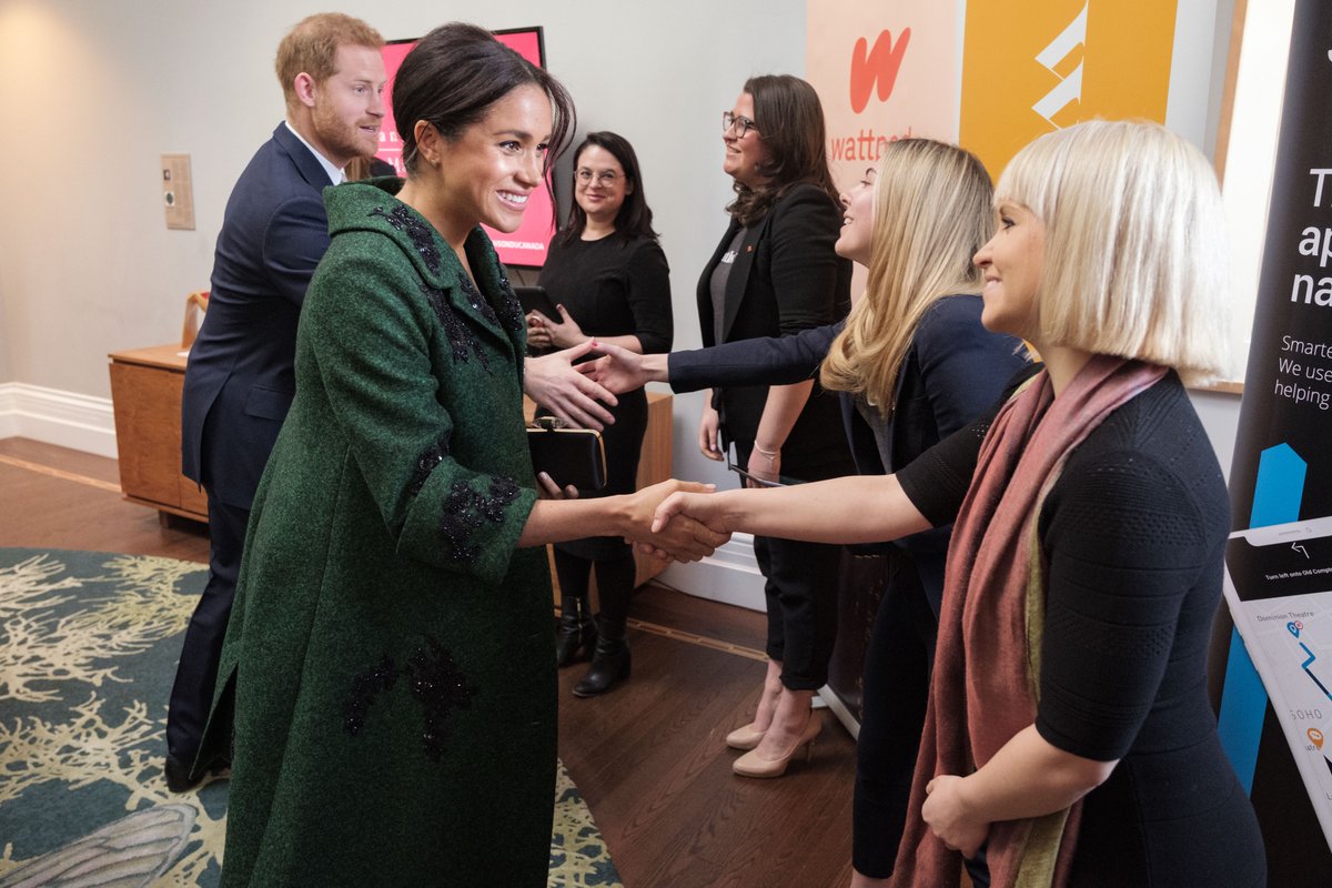 Королівський приклад: топ-4 варіанти зачісок Меган Маркл, які легко повторити