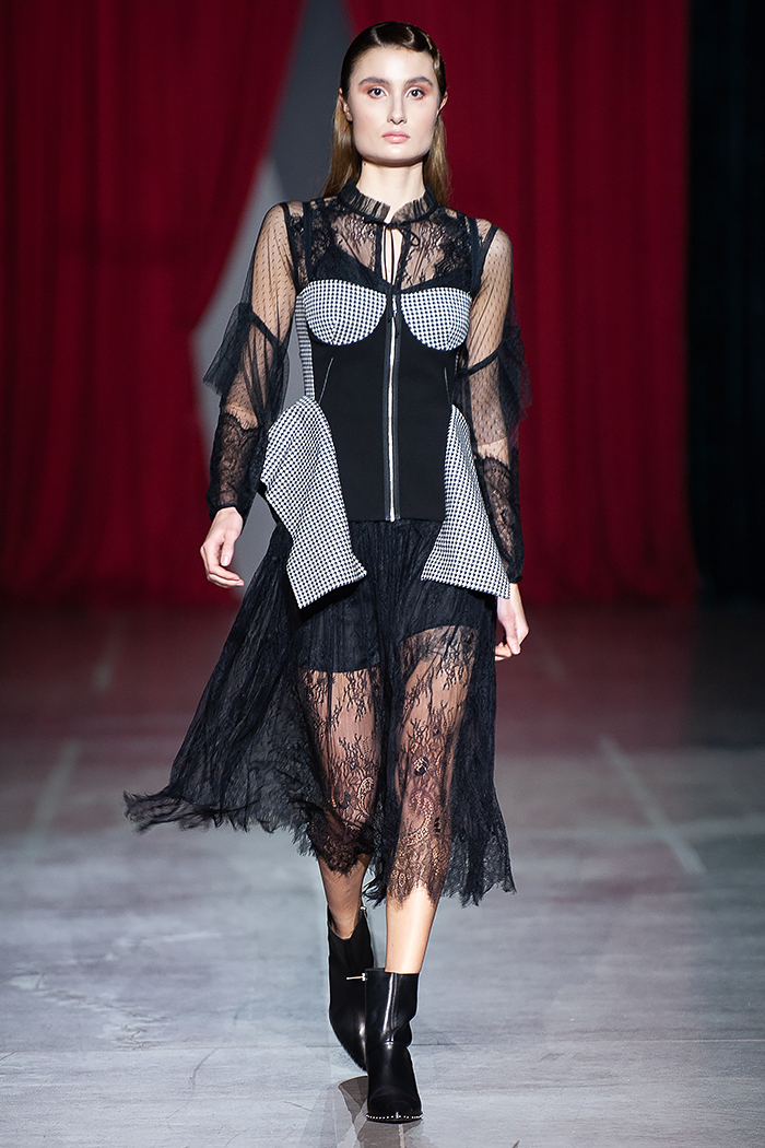 "Епоха золотої рибки": DARJA DONEZZ представила символічну колекцію FW19-20