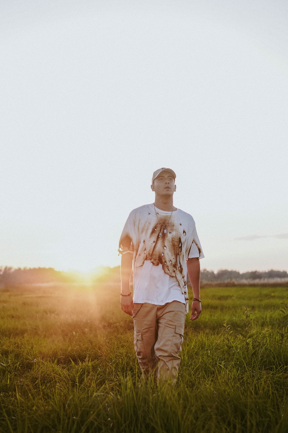 Без кепки і за штурвалом літака: Ivan NAVI представив романтичний кліп