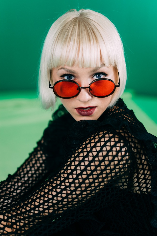 В стиле нео-нуар: Da-Sha project представила видео с постфеминистической идеей