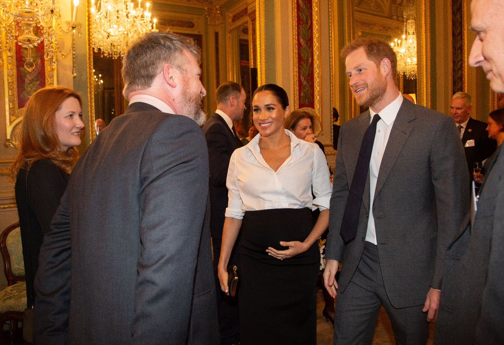 Меган Маркл вийшла у світ в елегантному чорно-білому вбранні від Givenchy