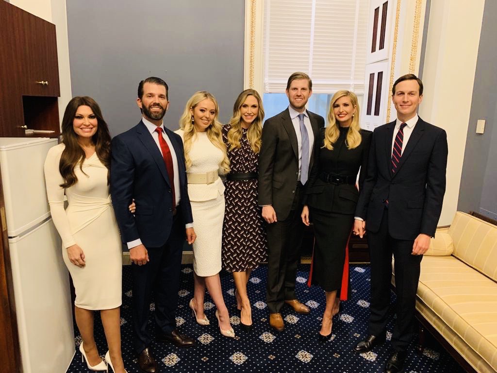 Берет пример: младшая дочь Трампа повторила образ сестры Иванки