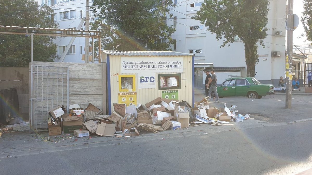 Пустые пляжи и мусор: в сети показали, до чего оккупанты довели Крым