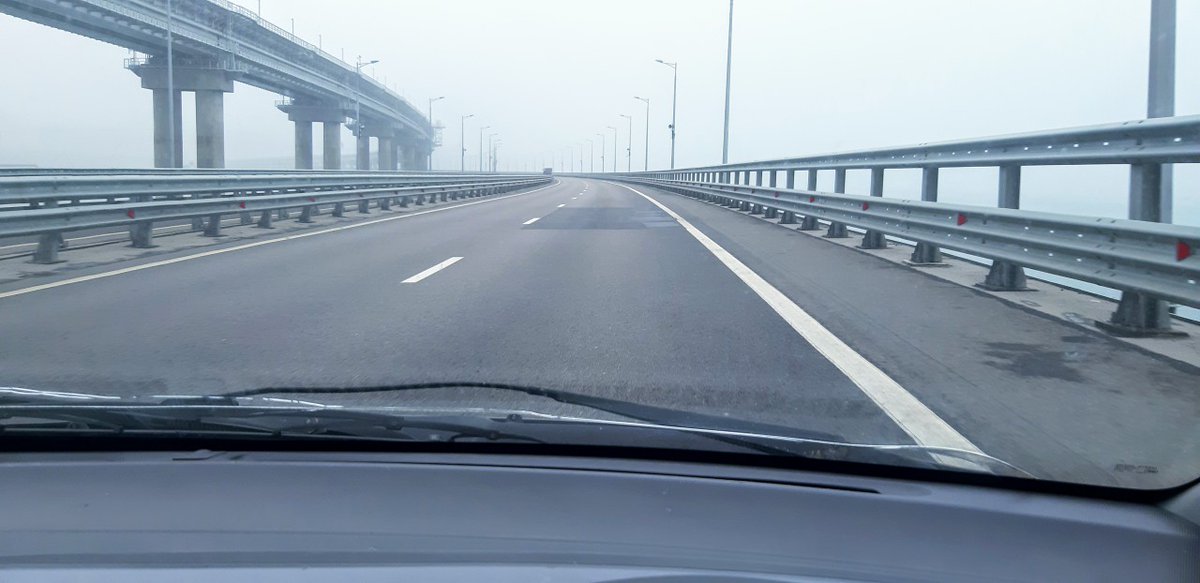 На Кримському мосту помітили нові проблеми: окупанти зайнялися "профілактикою" (фото)