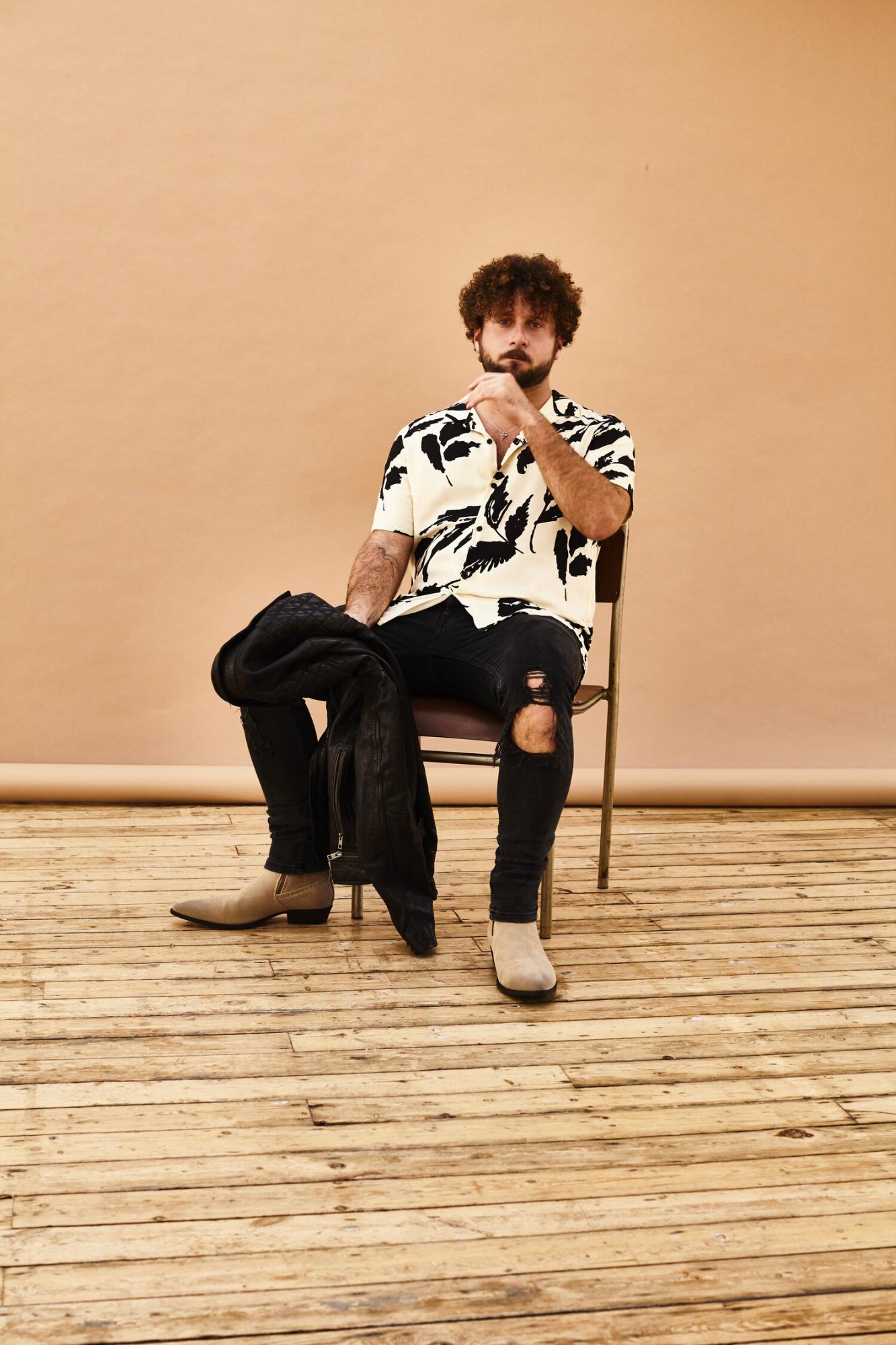 Знаменитый британец Elderbrook едет в Киев: почему он такой популярный?