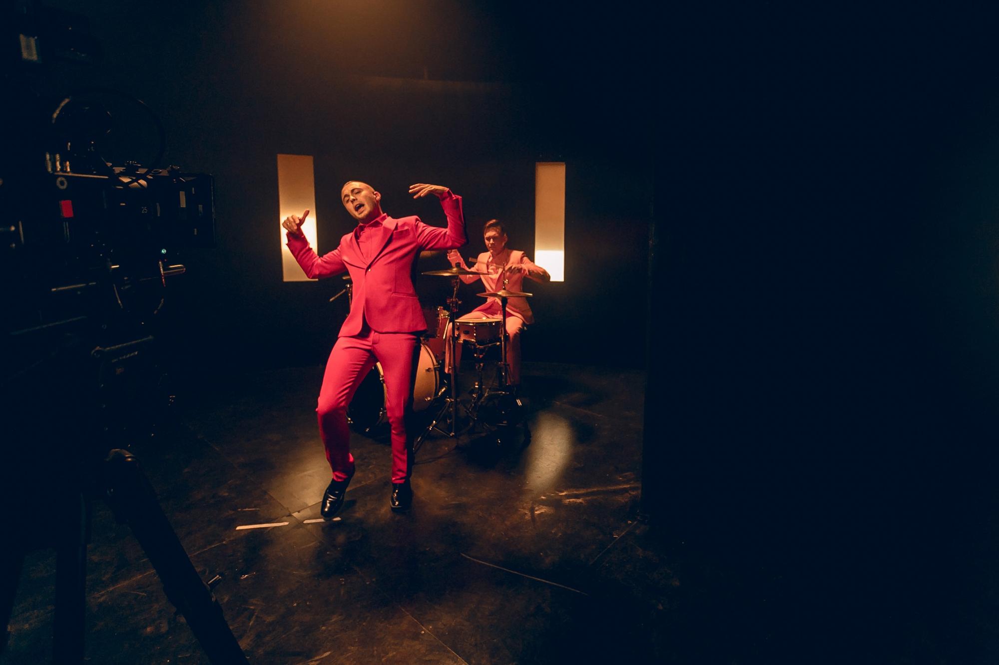 Владимир Зеленский стал фронтменом украинской рок-группы