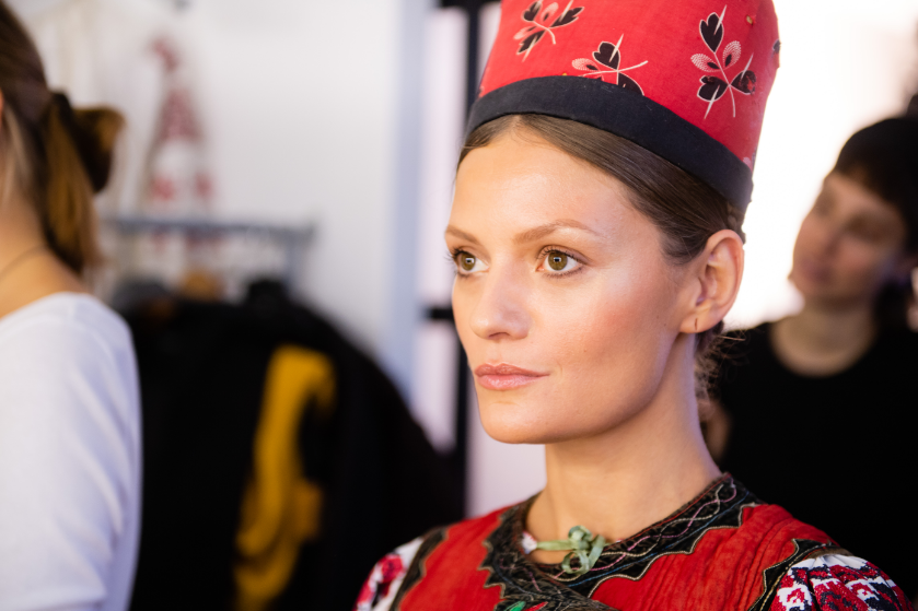 "История, которая идет от сердца": девушки из Dakh Daughters снялись в фантастических национальных костюмах