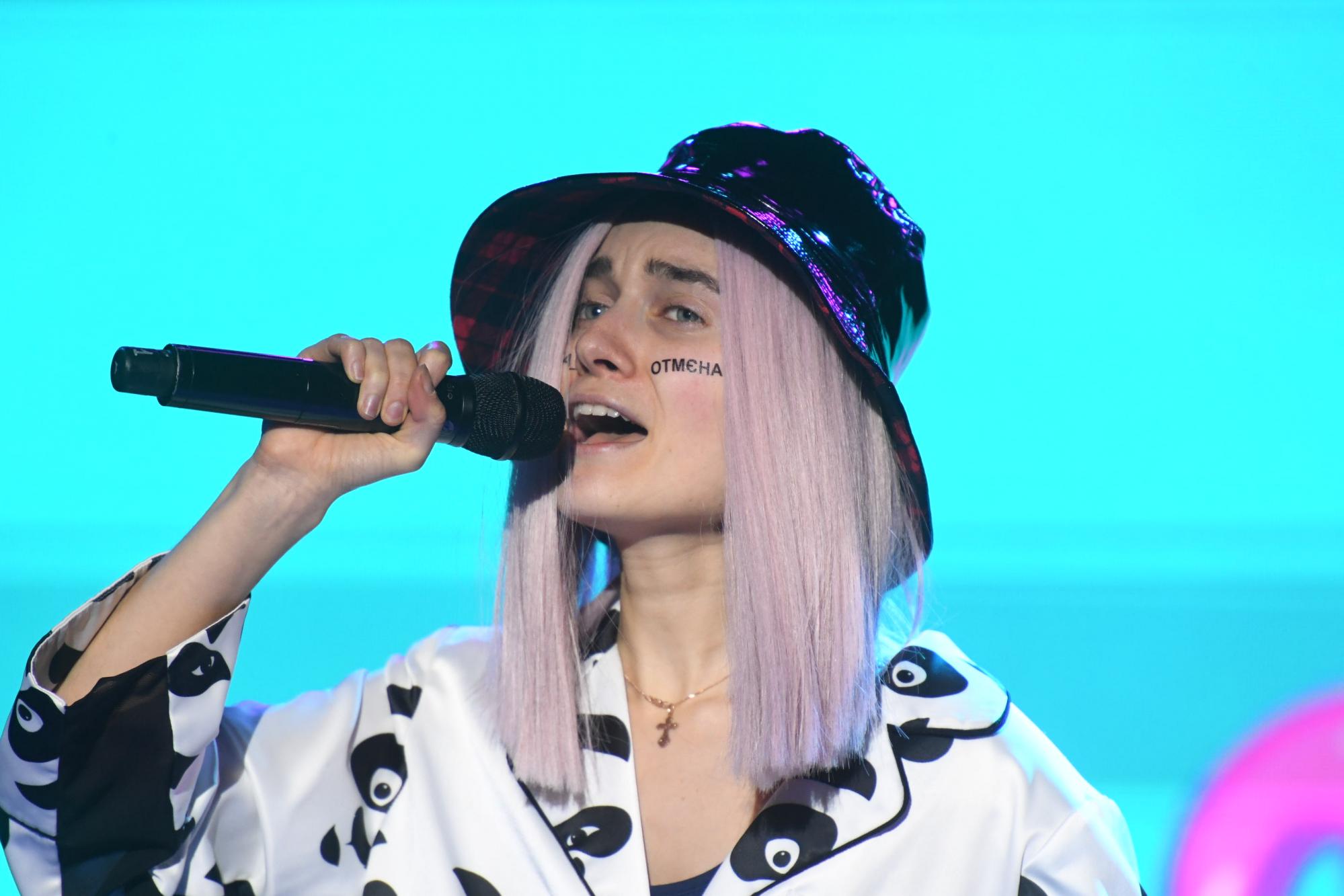 Украинские звезды собрали 150 000 гривен на спасение от разрушения дома Николая Леонтовича