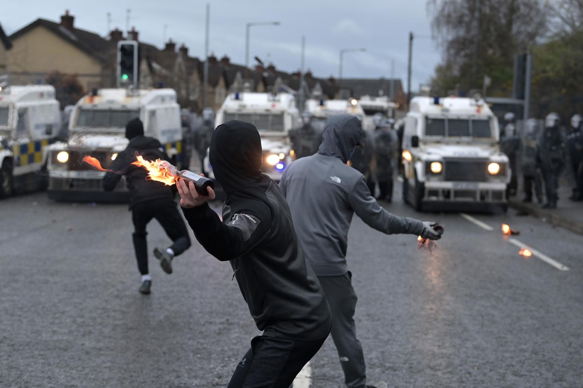 Північну Ірландію охопили масові заворушення: що там відбувається