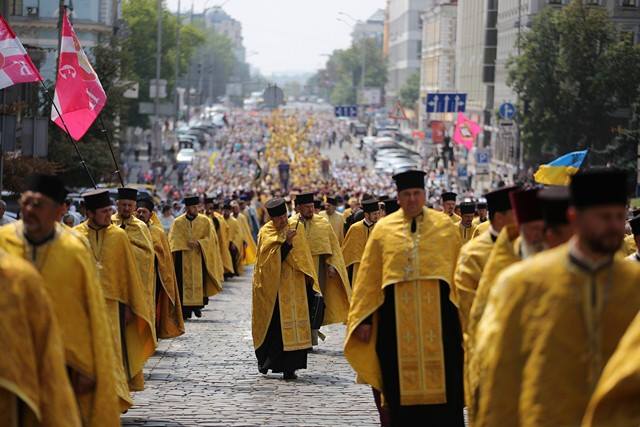 В крестном ходе УПЦ КП участвуют около 15 тысяч верующих, - Шкиряк