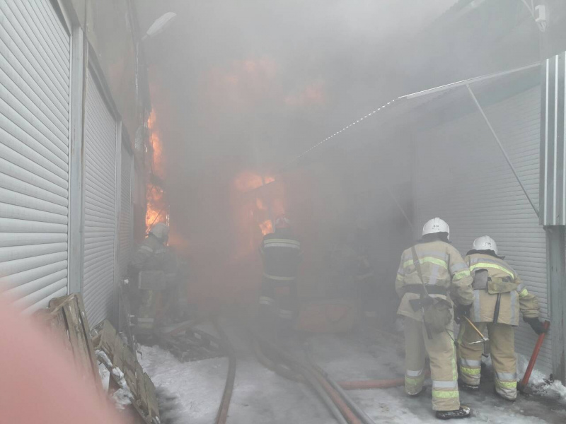 Пожар на рынке в Черновцах локализовали, - ГСЧС