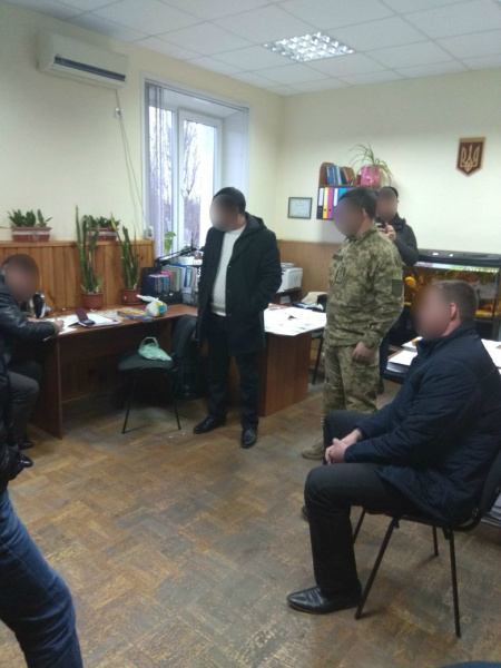 Сотрудников прокуратуры Запорожской области задержали на взятке в 1,5 тыс. долларов