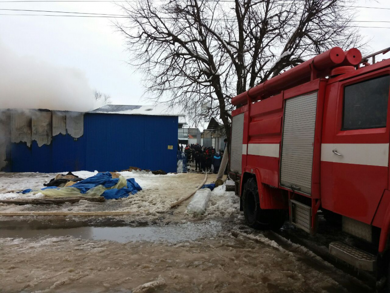 Пожар на рынке в Черновцах локализовали, - ГСЧС