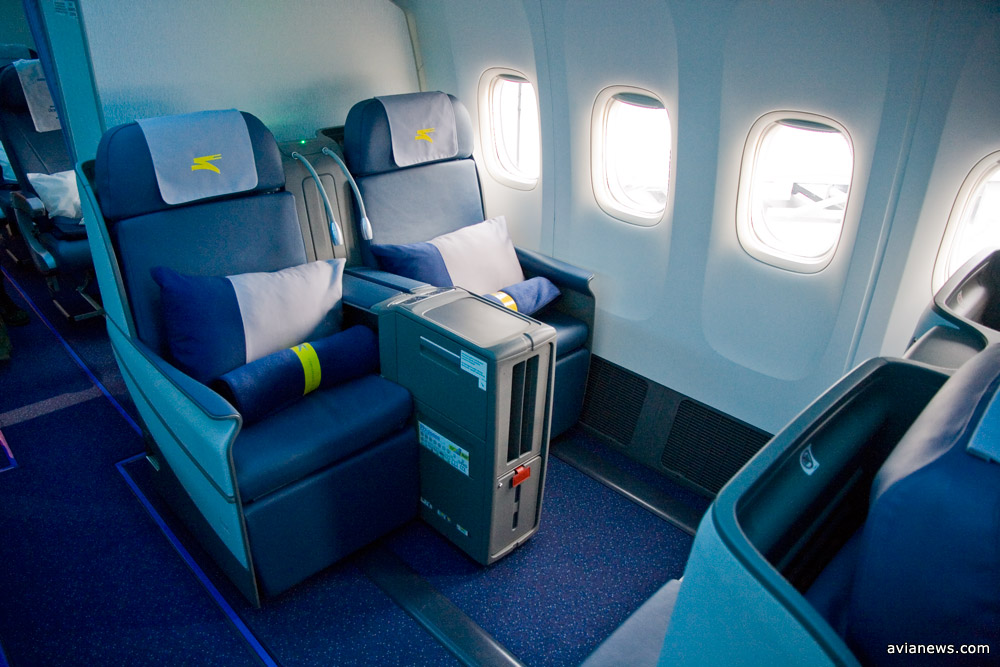 Крісла-ліжка і наворочені телевізори: фото з літака МАУ вражають