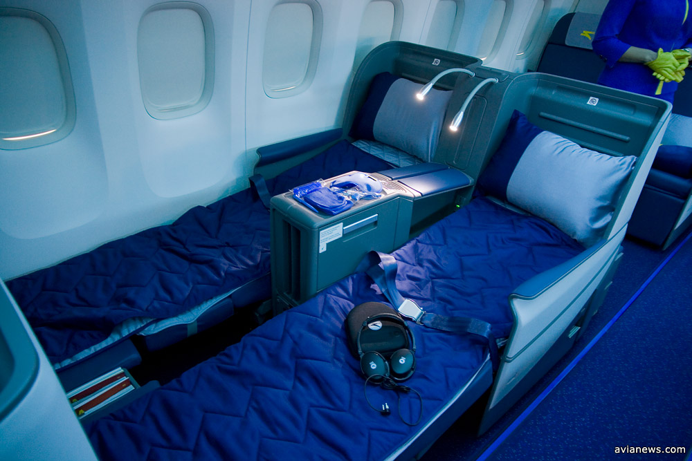 Крісла-ліжка і наворочені телевізори: фото з літака МАУ вражають