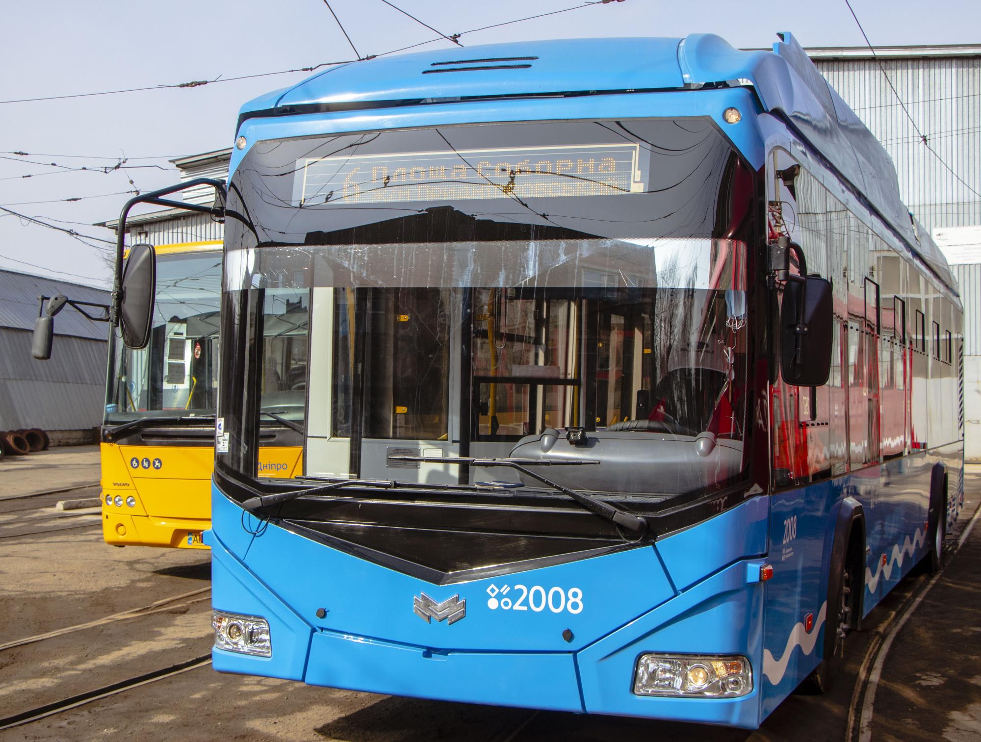 У Дніпрі забрендували увесь громадський транспорт в одному стилі