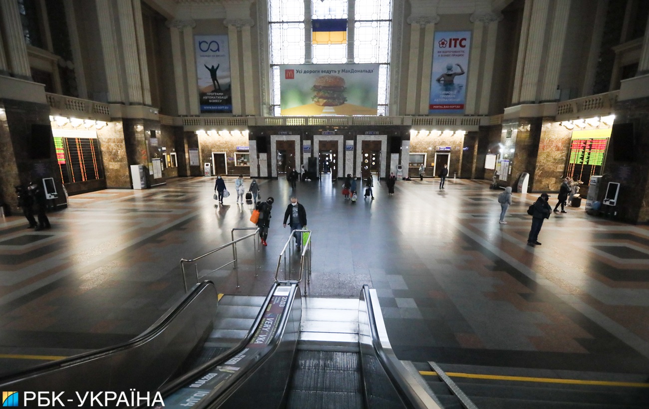 Укрзалізниця запустила перші поїзди у перший день літа: фото та відео