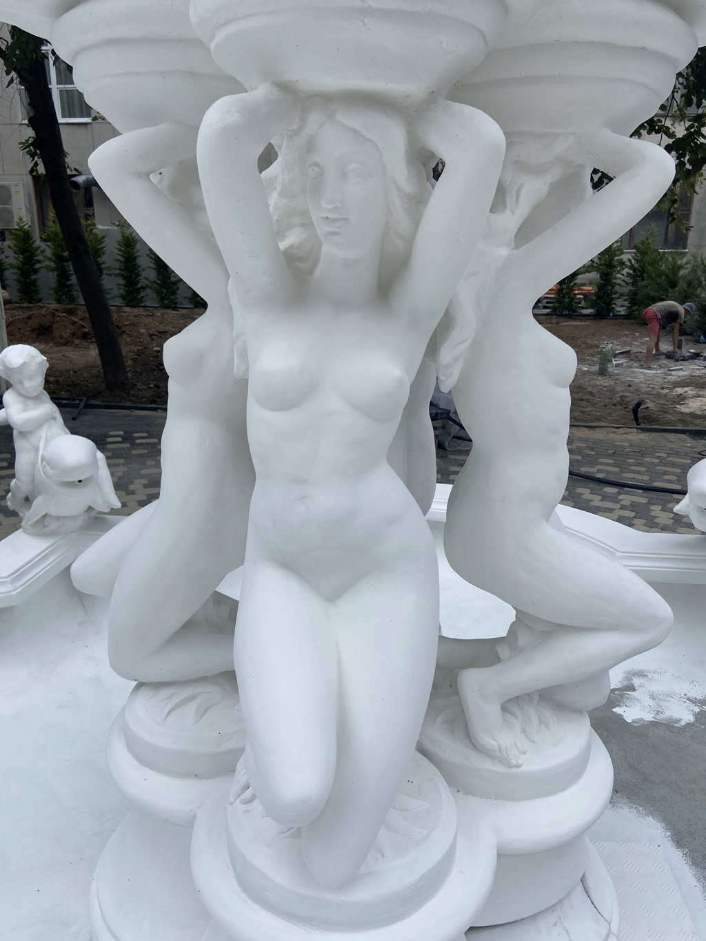 Чиновники "украсили" Херсон фонтаном в стиле "колхозное рококо": на него нельзя смотреть без слез