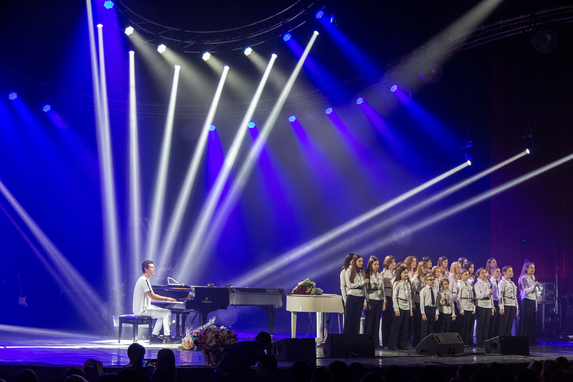 Всемирно известный певец "засветился" на концерте украинской звезды