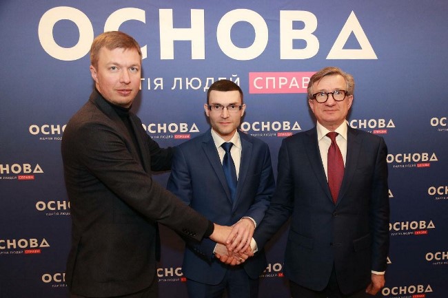 У Маріуполі лідери партії "Основа" представили нового керівника міського осередку