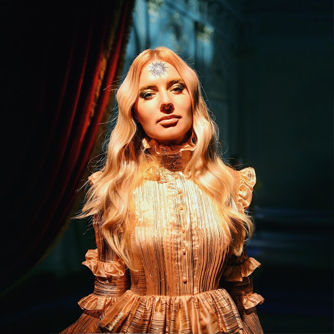 Ольга Горбачева в новом клипе рассказала истории лучших женщин в мире