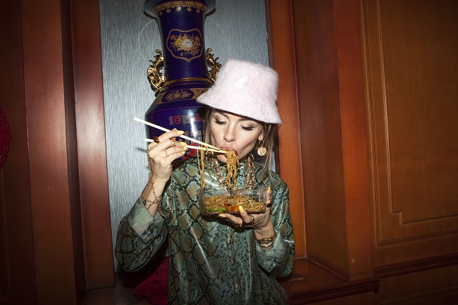 Любіть у першу чергу себе: MamaRika випустила пісню-застереження для всіх дівчат