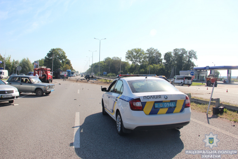 Поліція розшукує водія вантажівки, який спричинив аварію з двома загиблими