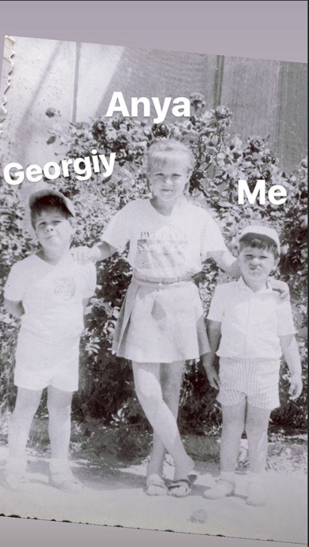 Зианджа в честь дня рождения опубликовала раритетные детские фото