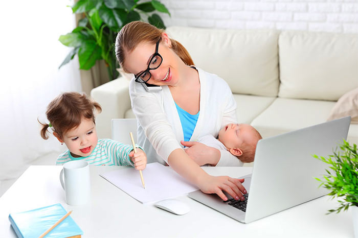 Украинкам могут дать дополнительные перерывы на работе: кого это касается