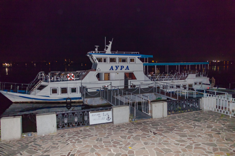 В Днепре катер с пьяным капитаном врезался в ресторан