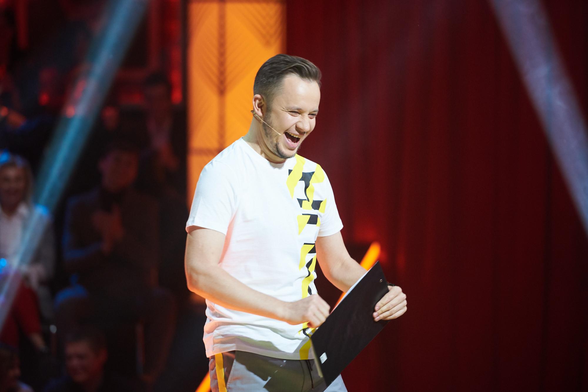 Артем Гагарин заработал 50 тысяч гривен в шоу "Рассмеши комика" (видео)