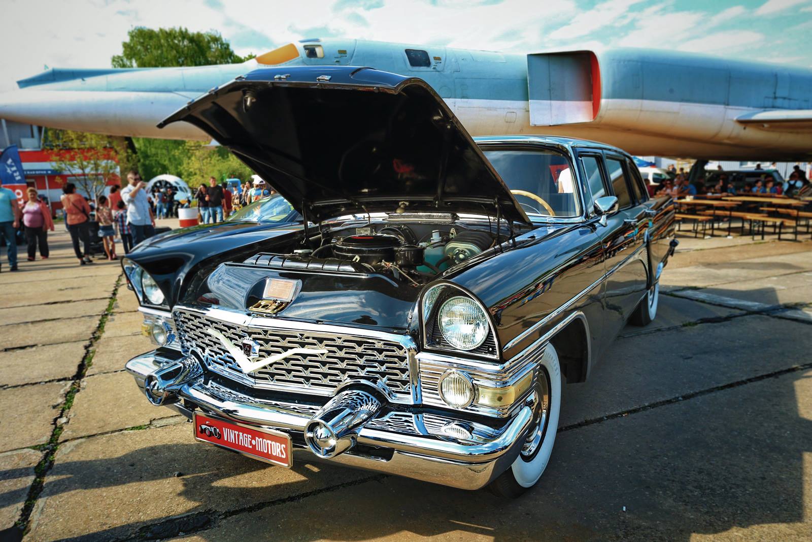 У Києві покажуть 1000 ретроавтівок серед літаків