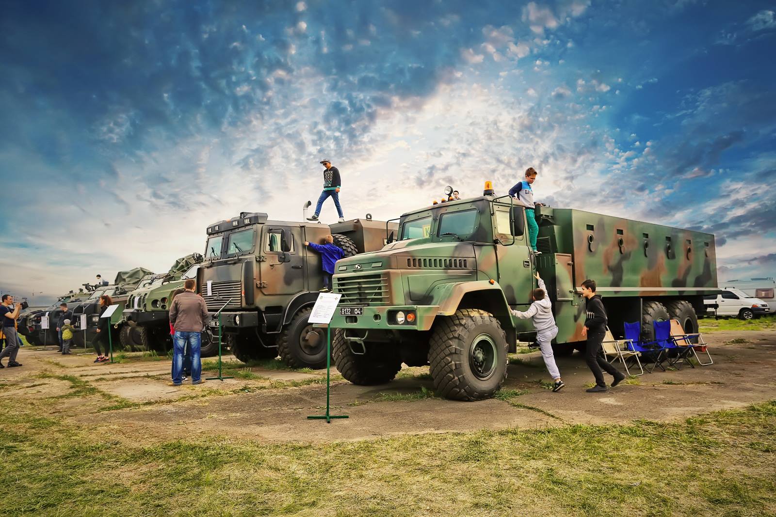 У Києві покажуть 1000 ретроавтівок серед літаків